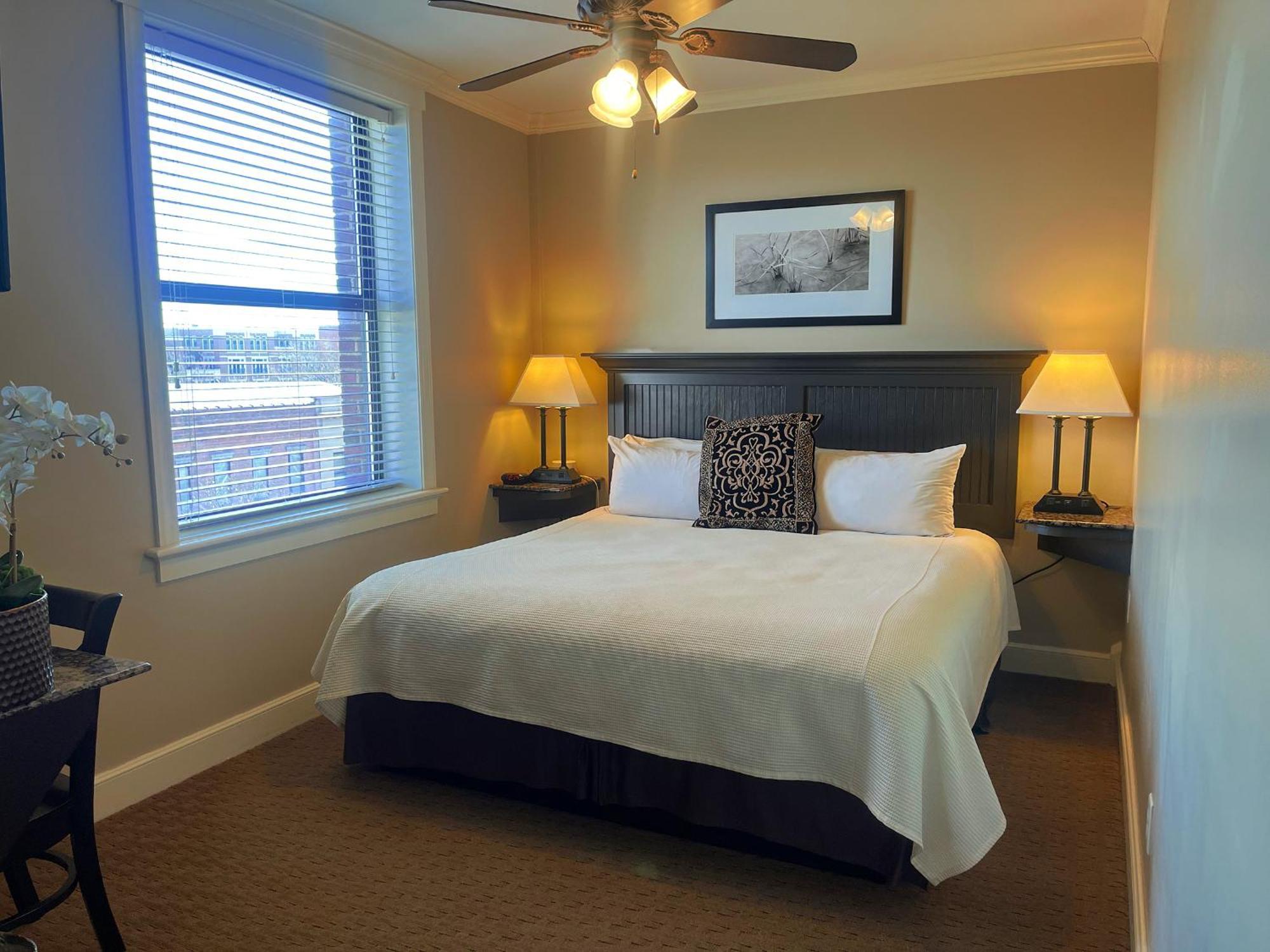 The Eldridge Hotel Lawrence Bagian luar foto